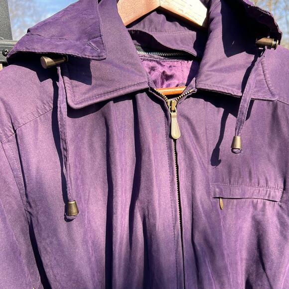 London Fog. Women’s coat, detachable liner and hood.  Small. Adjustable waist. - Picture 11 of 16